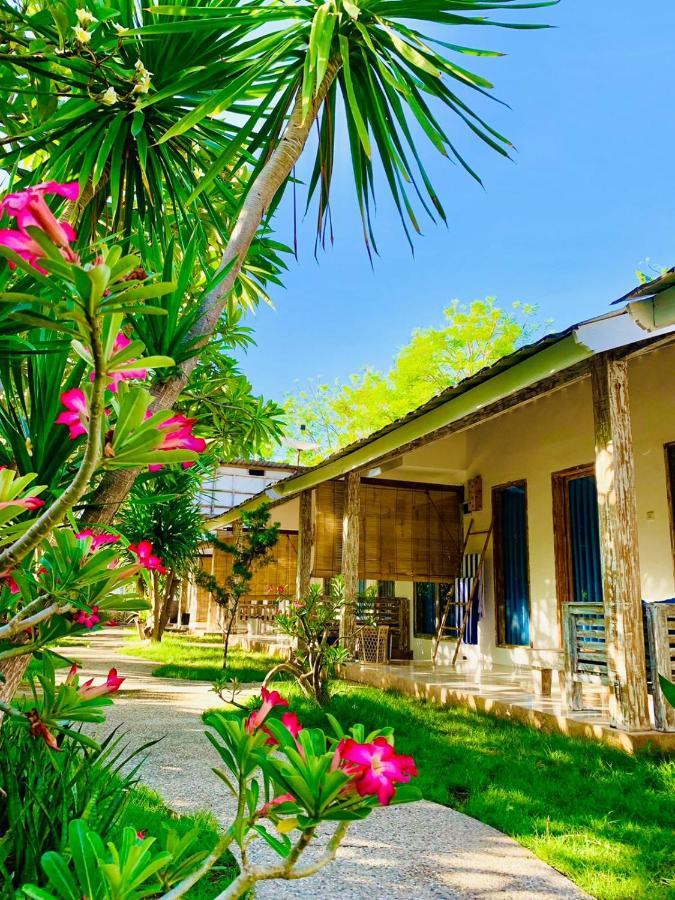 Oasis Villas Gili Trawangan Exterior photo