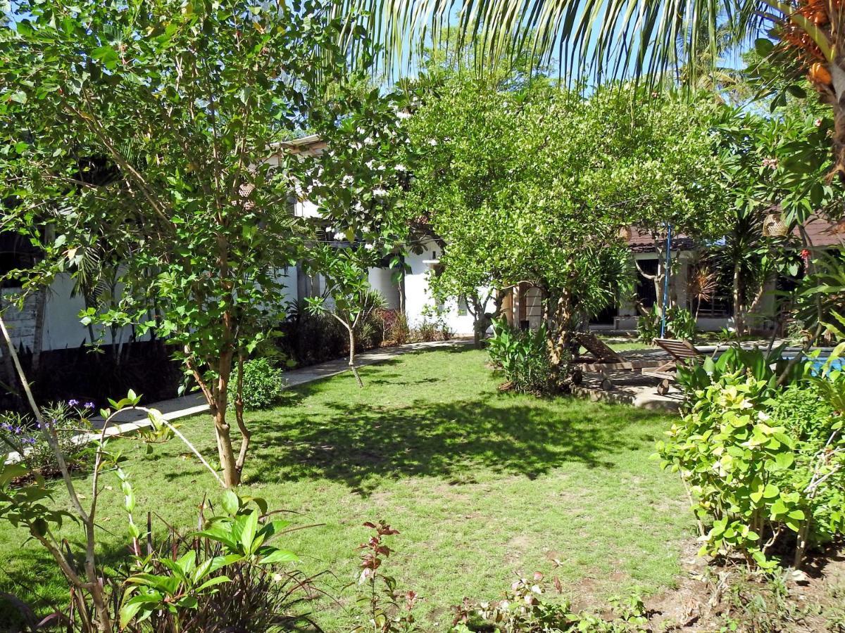 Oasis Villas Gili Trawangan Exterior photo